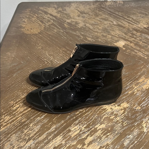 Elegant Black Patent Leather Ankle Booties - Picture 4 of 5